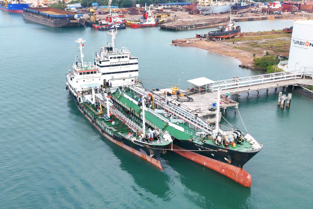 6 Jenis Bunkering Kapal: Metode Transfer, Keunggulan, dan Tantangannya